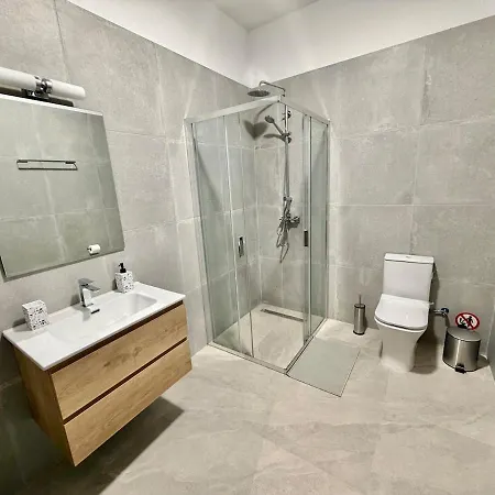 Luxury 203 - Brand New - Private Parking *